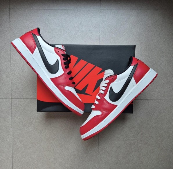 Jordan 1 Low OG "Chicago"