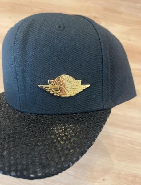 Jordan 1 Retro Black Pinnacle Taille 42 plus casquette