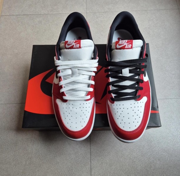 Jordan 1 Low OG "Chicago"