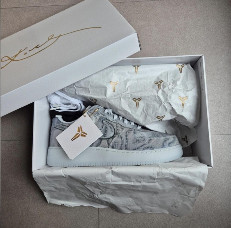 Air Force 1 Kobe "Lenticular" 2