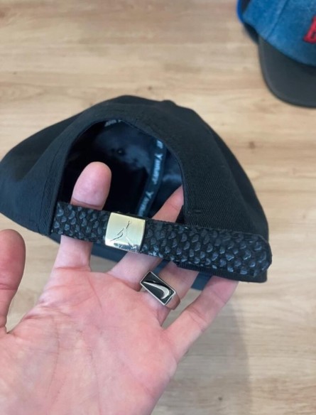 Jordan 1 Retro Black Pinnacle Taille 42 plus casquette