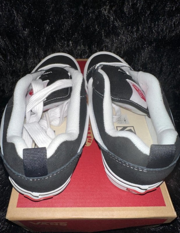 Vans Knu Skool Black White 2