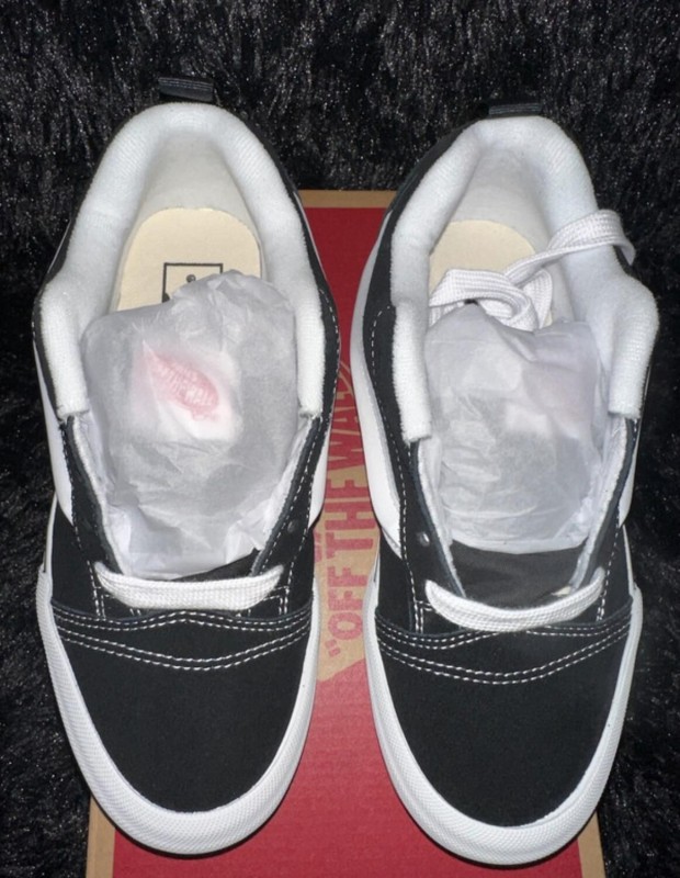 Vans Knu Skool Black White 2
