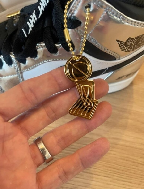 Jordan 1 Retro Pass The Torch taille 42 2