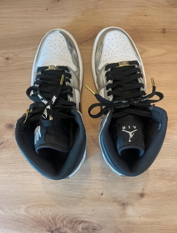 Jordan 1 Retro Pass The Torch taille 42 2