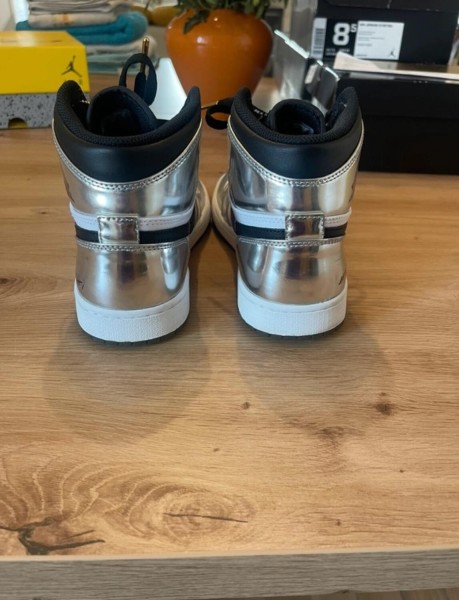 Jordan 1 Retro Pass The Torch taille 42
