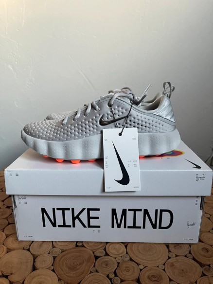 Nike mind 002 neuve taille 40